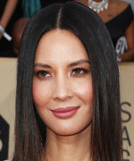 From Getting Her Dress Online To A Post Awards Burger, Olivia Munn Takes Us BTS At The SAGs