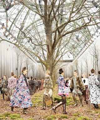 From Kaia Gerber's Pink Gloves To Identical Twins On The Frow, Here's 5 Things We Loved At Chanel 