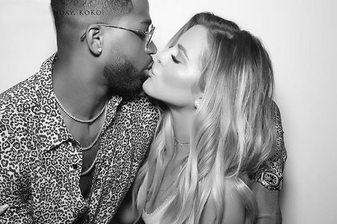 Khloé Kardashian Finally Confirms Her Pregnancy With A Photo Of Her Baby Bump
